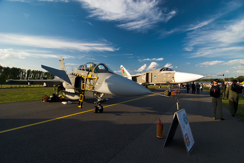 141_Radom_Air Show_Saab JAS-39D Gripen & Sukhoi Su-24M.jpg
